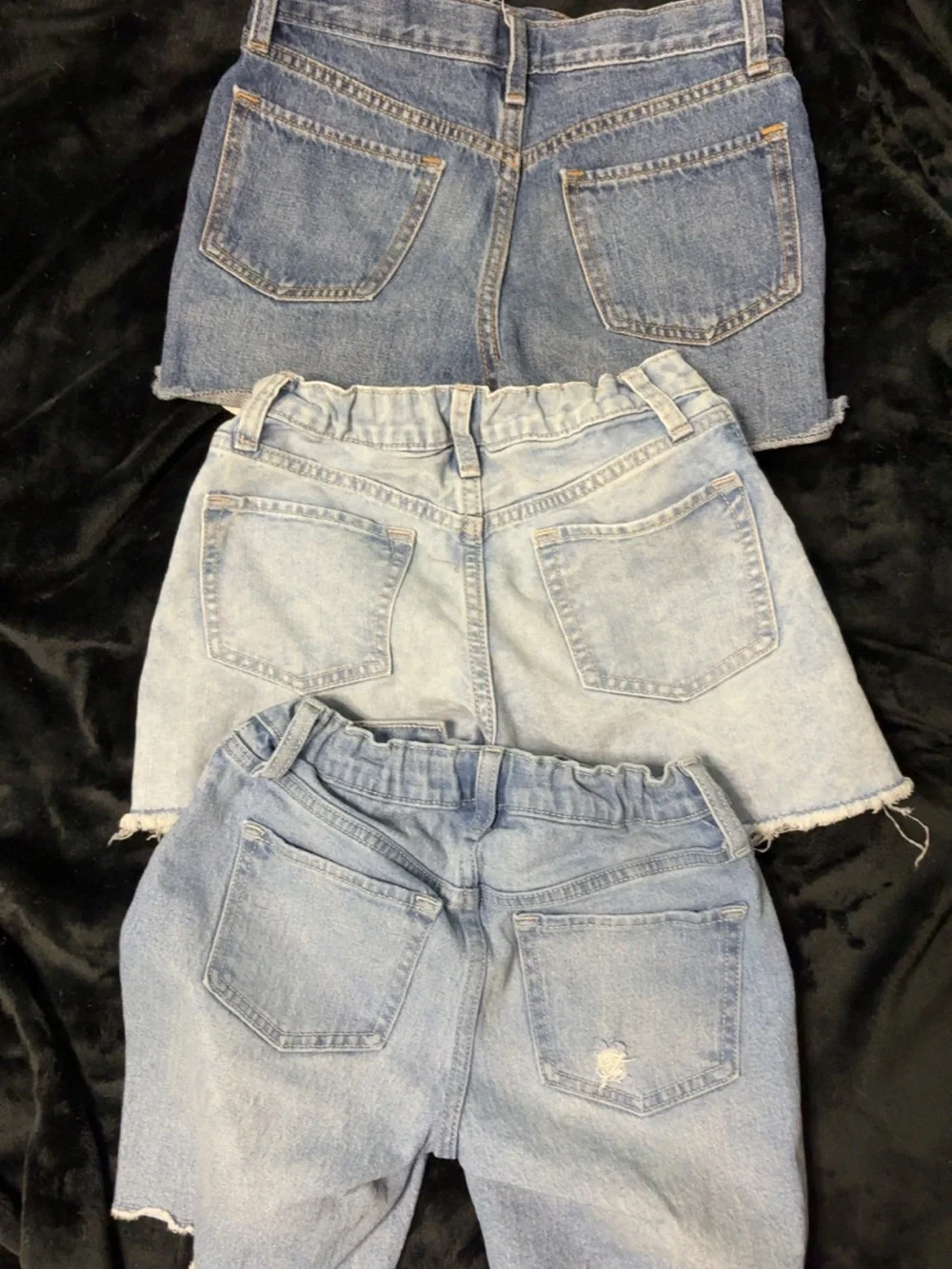 3 FOR 50. KIDS. Old Navy Light Wash Cropped & Ankle Jeans Set. WILL BE WASHED.
